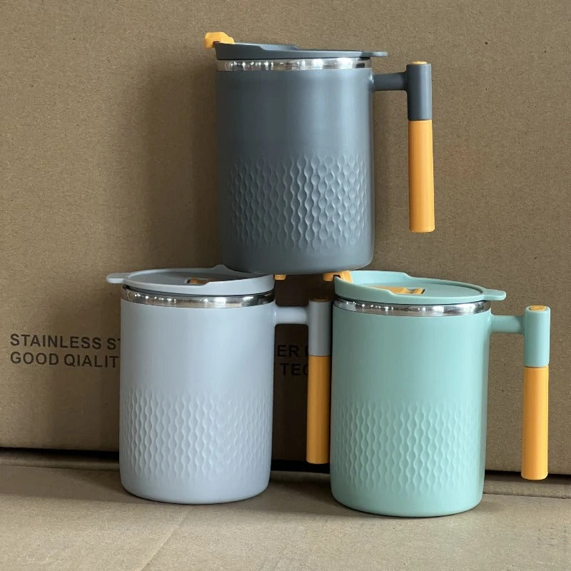 MugLife 450ml anti-scalding mug with leakproof lid – ergonomic handle detail